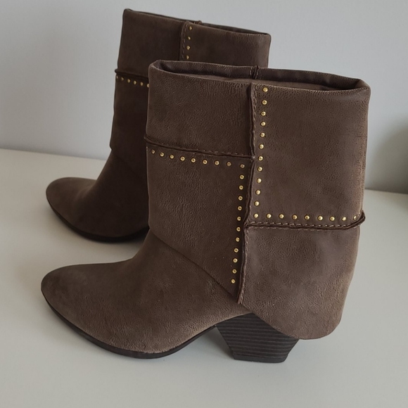 FERGIE Gold Tone Studded Faux Leather Pointed Toe Heeled Boots - Picture 12 of 15